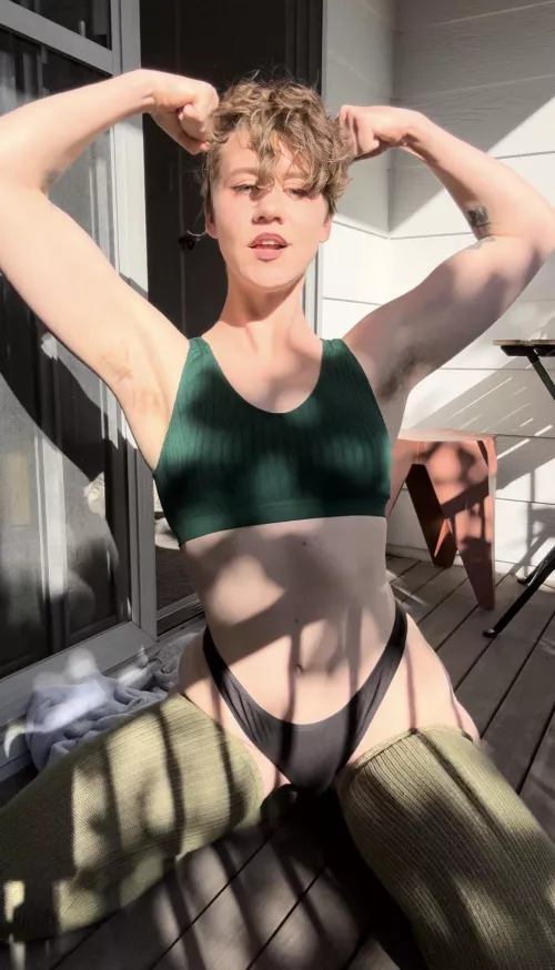 Sun’s out, guns out 😎