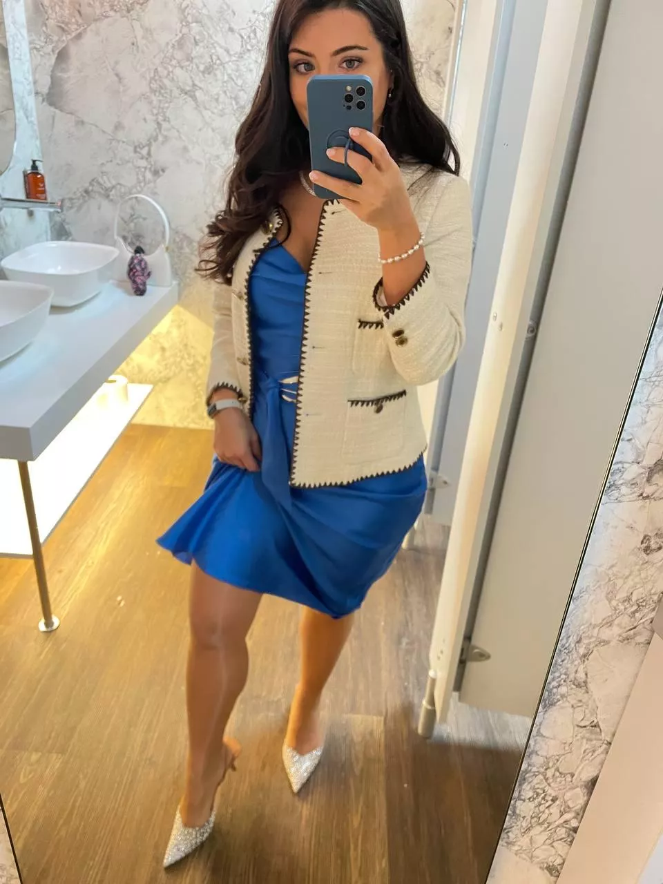 What do we think of this outfit