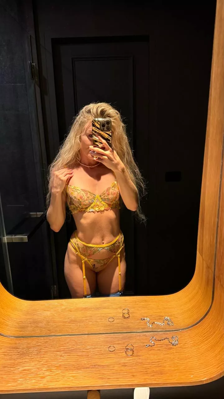 Young babe thats needs help help tp take this set off