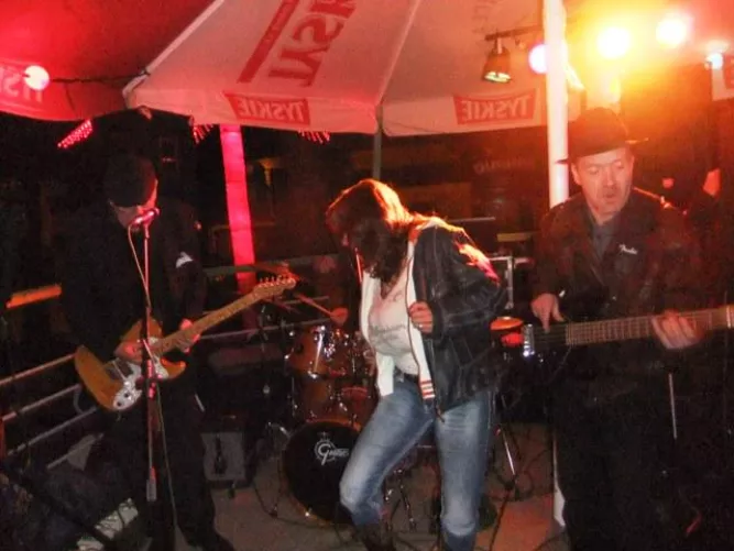 Admiring some 'Axe' skills 