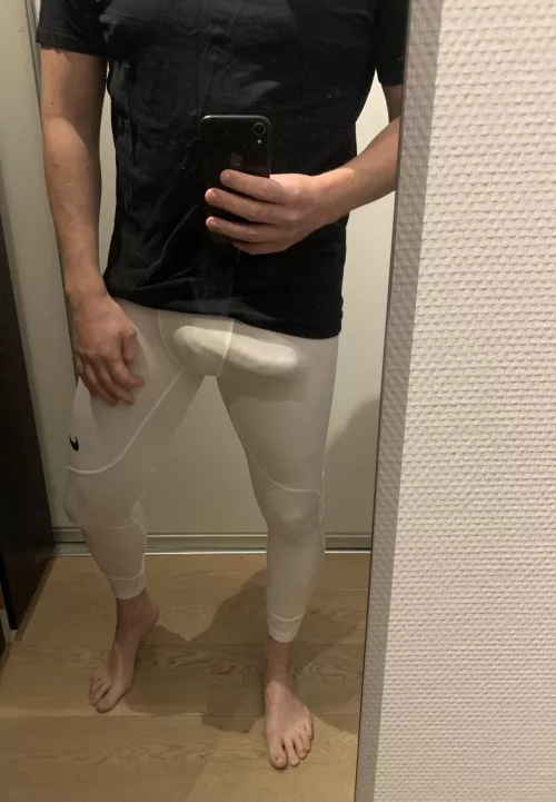 Bulging a bit today☺️