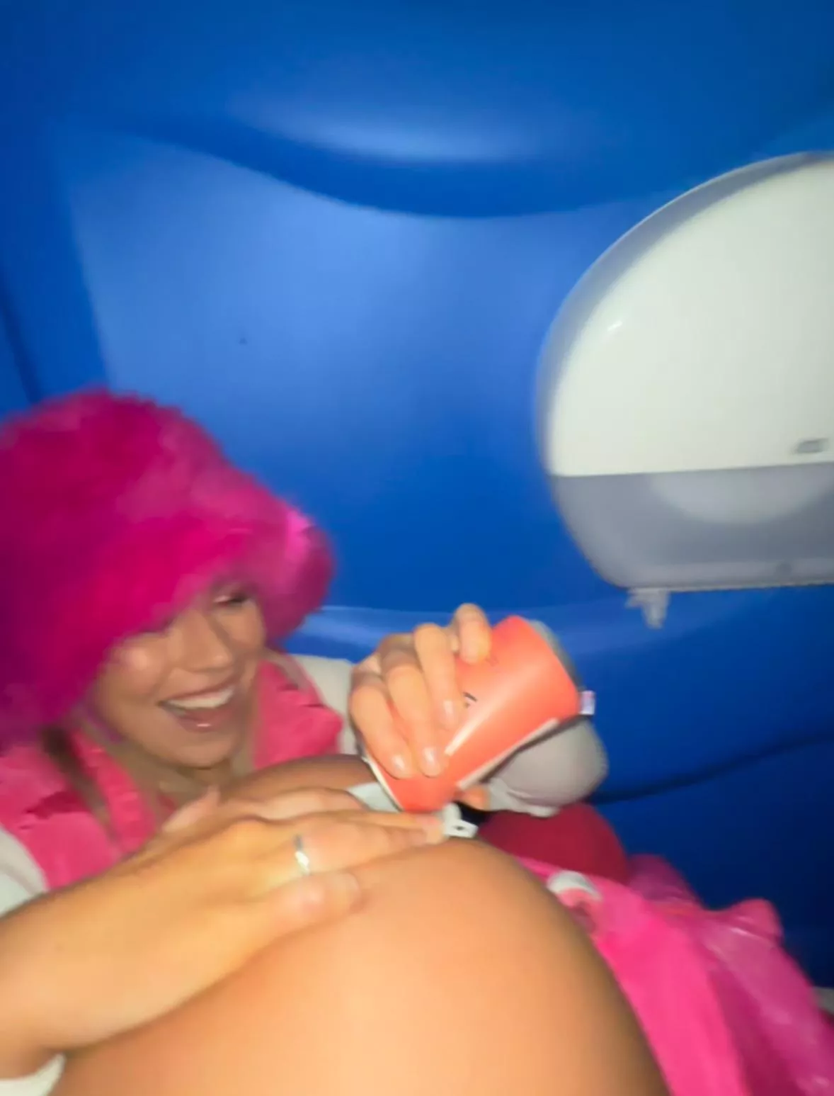 buttchuggs in the portaloo HAHAHAHAHAHAHAHAHA as feral as ever 