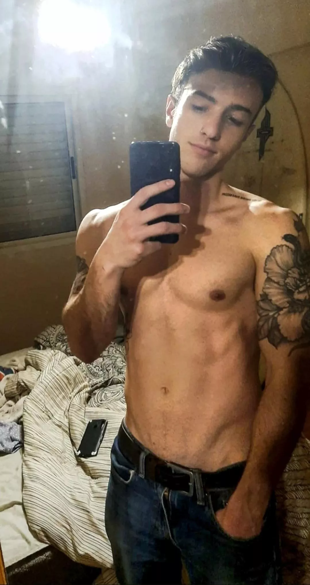 Can someone help me tidy up my room? π
 Can someone help me tidy up my room? π