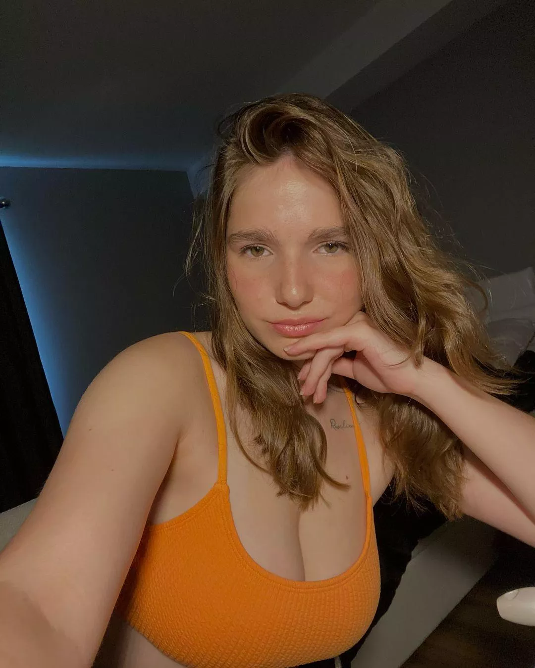 orange top