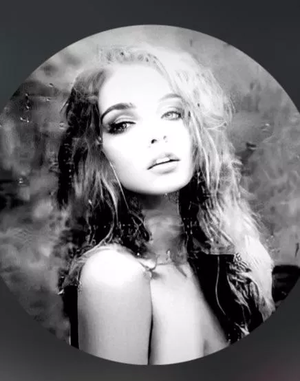 She changed her instagram profile picture again.