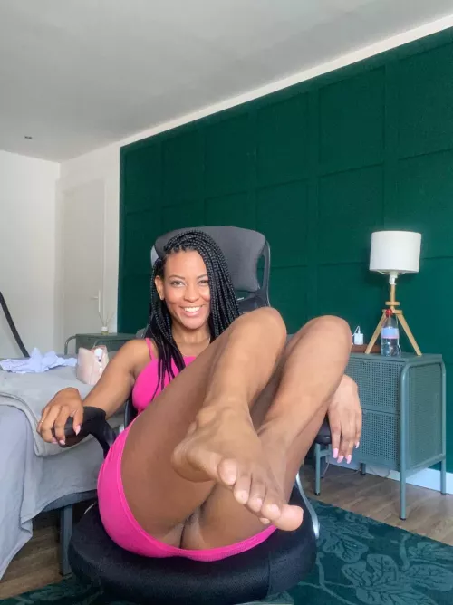 Simple and natural ebony girls are sexy.
