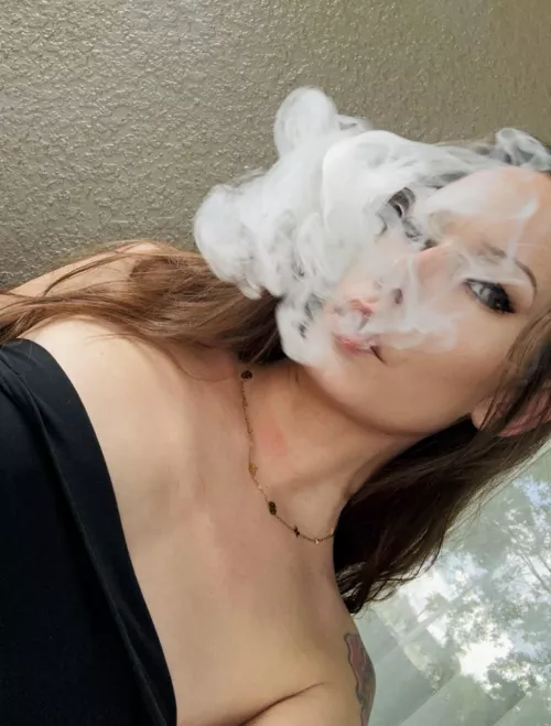 Smokingggg ✨💨