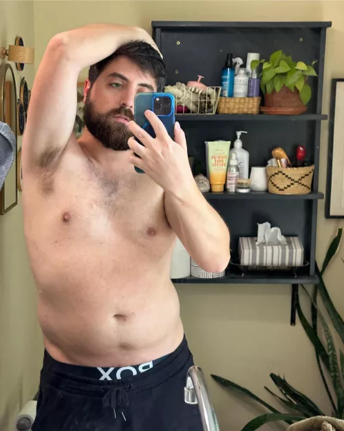 Solo vacation and the bathroom lighting is good