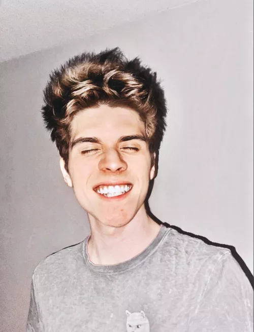 this is the smile of someone currently deranking to bronze 🙂↔️