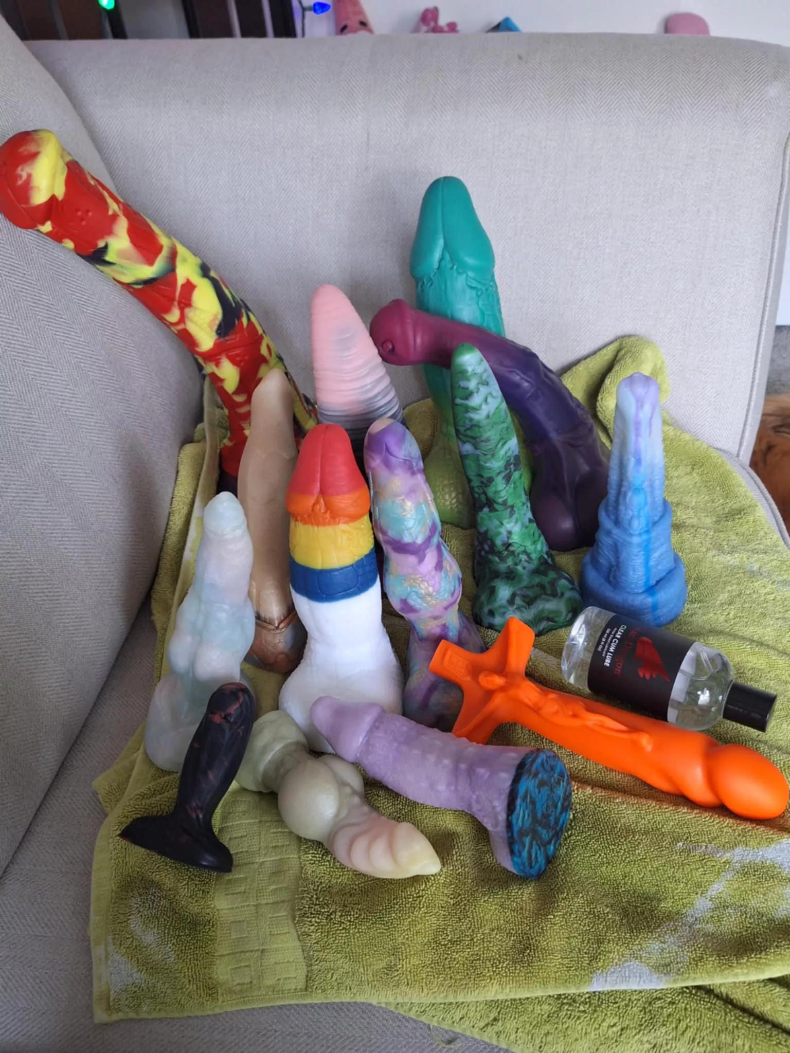 Toying all day. A rare treat 🩷