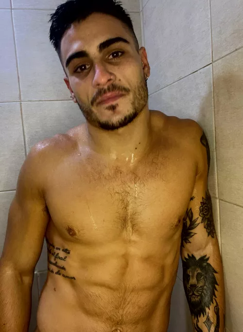 Who wants to see my tight, soaked body after a hot shower?