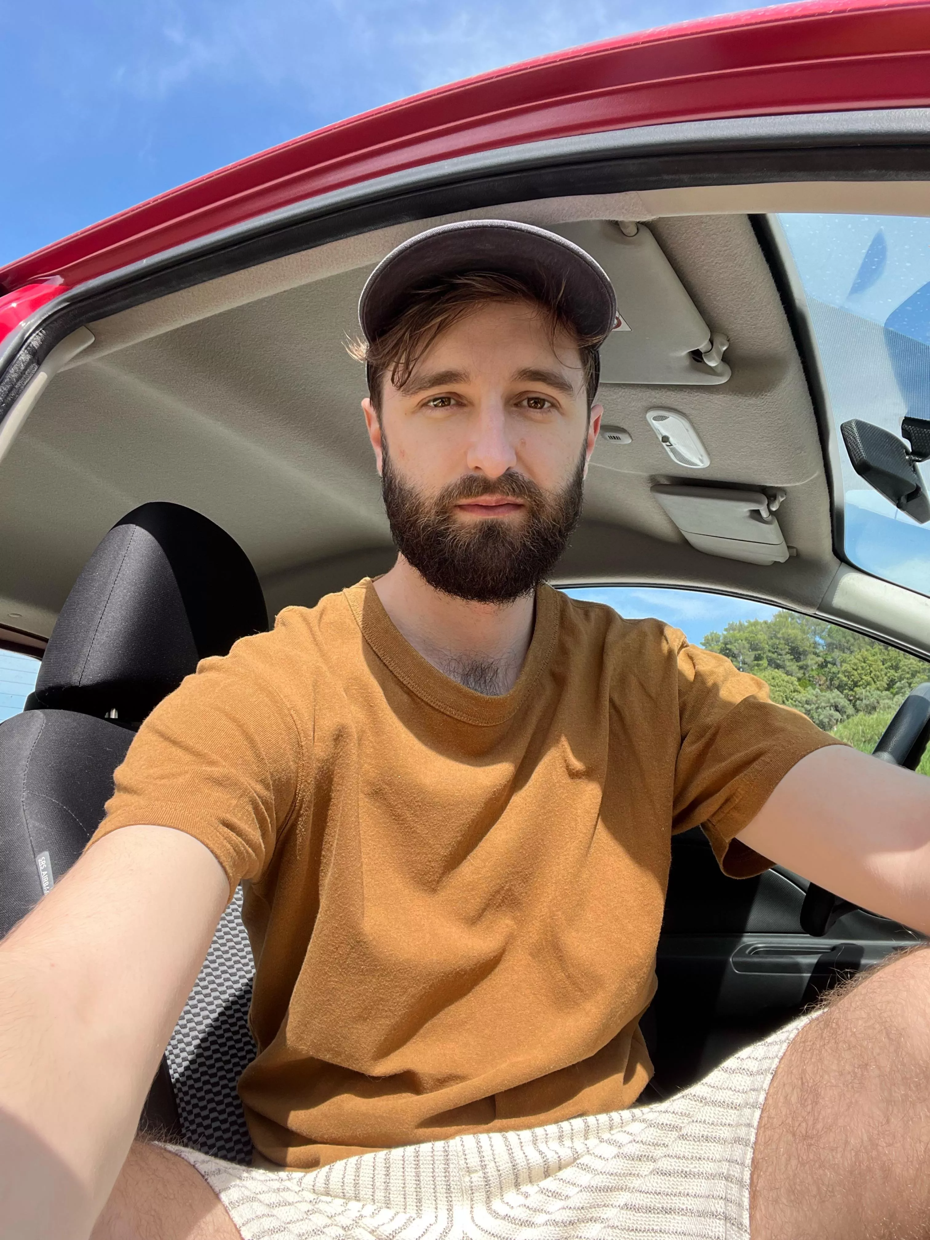 Always self concious about the chest hair coming out of the tshirt neckline 🙄