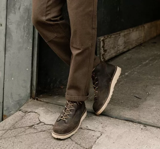 Does anyone know who makes these?!?