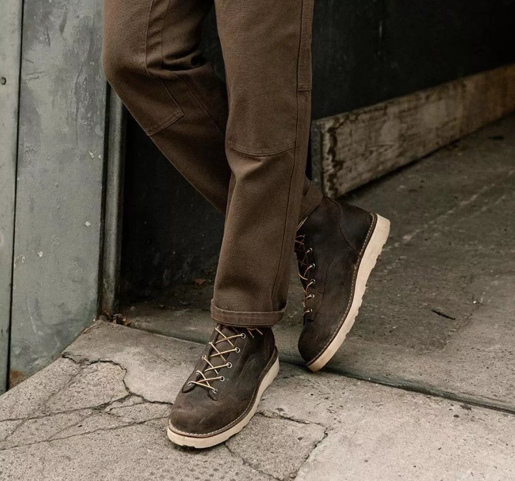 Does anyone know who makes these?!?