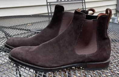 How to dye these Allen Edmonds Liverpool Brown Suede Chelsea boots black (including the soles)?