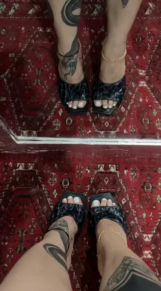 Open your mouth and give my feet a smooth cleaning