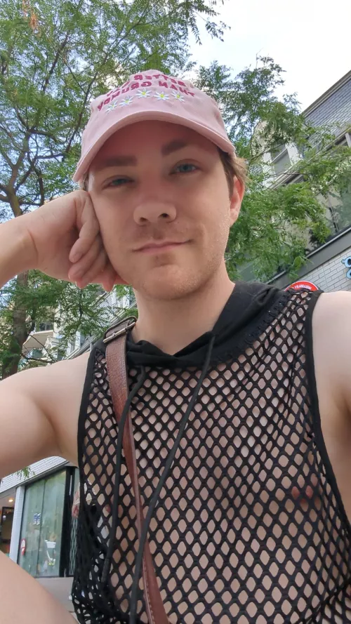 Who else here had a great time at pride? I found my new favourite hat 🥳