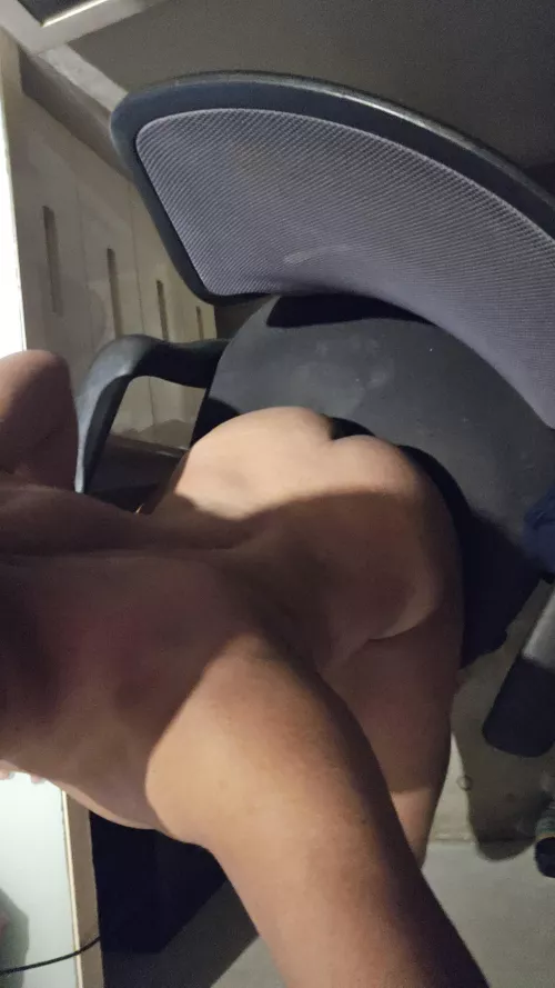 (21) come here and let me use u as a chair...we can play together😇