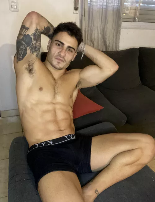 [24] Flexing for your pleasure 