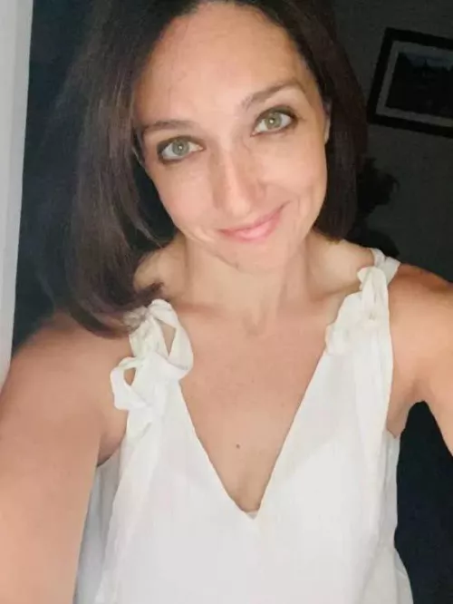 Any MARRIED men who want to fuck this naughty 40 yo single mom?
