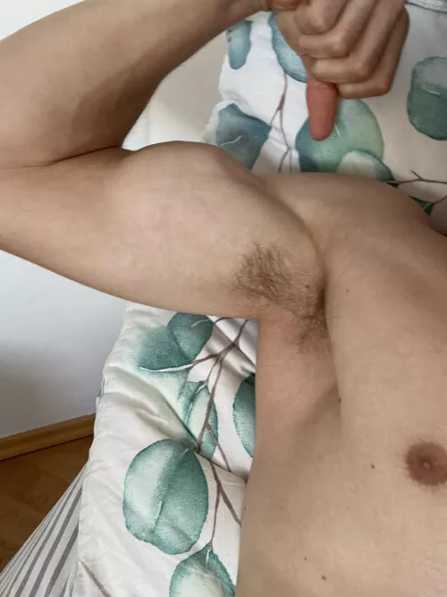 Forgot to use my deodorant before my 12h shift (18). Sweating like crazy 