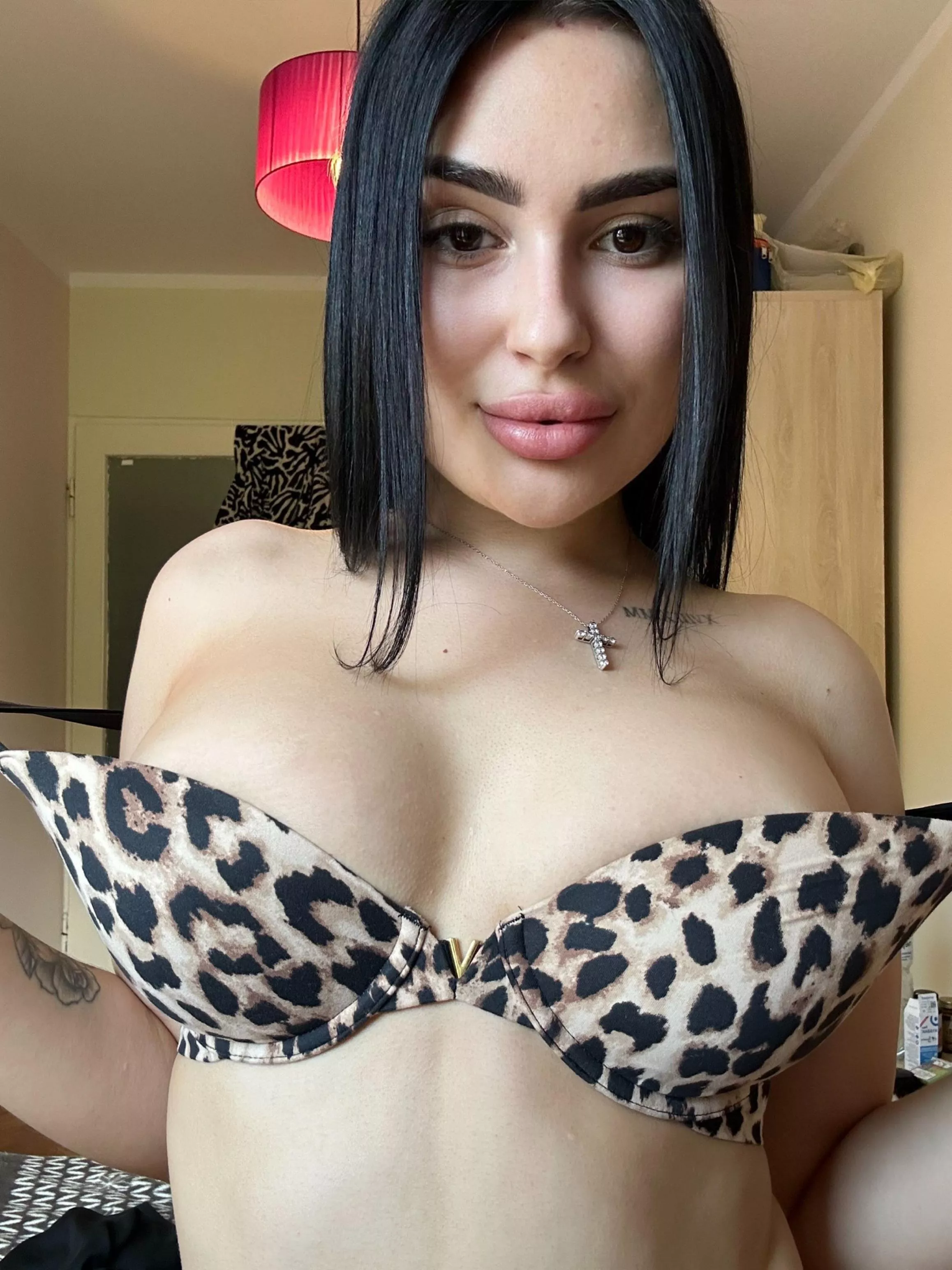 Help me drop this bra and splash my tits
