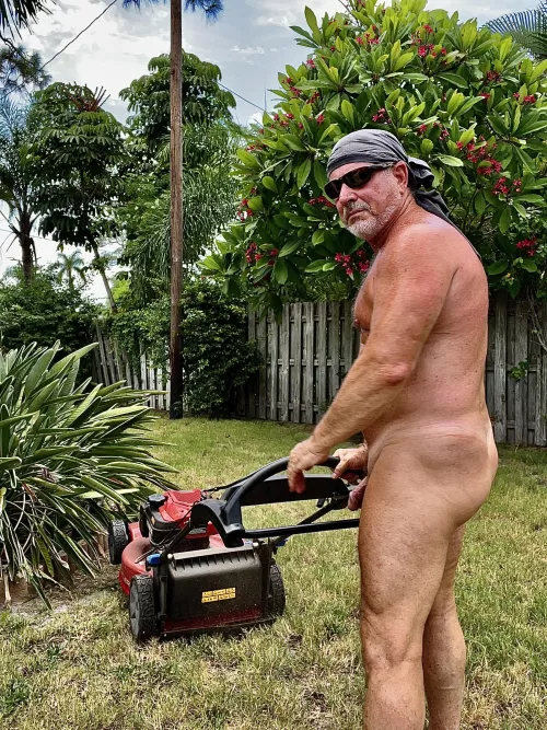 How nudist mow the grass 