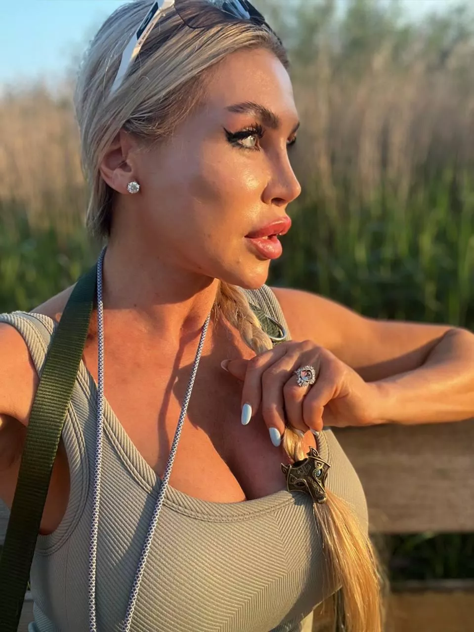 I opened my mouth because this sunset is incredibly beautiful. 