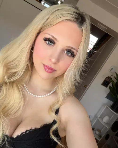 make up and black bra