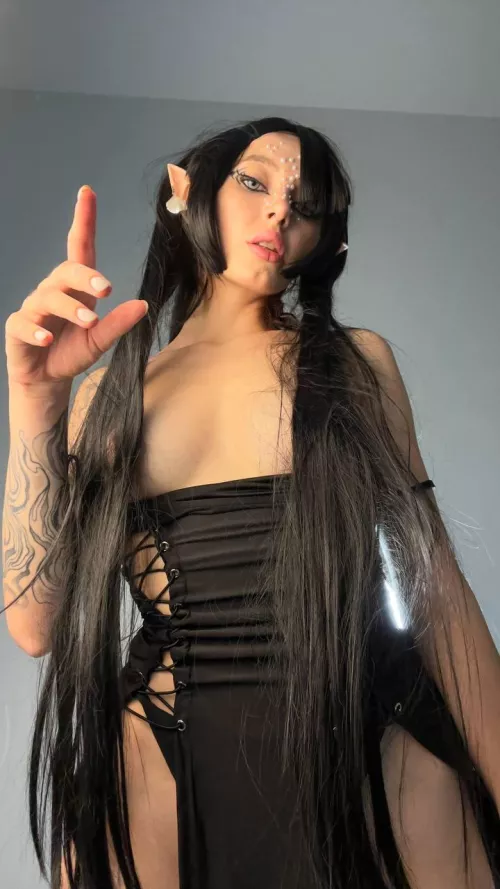 the elf costume looks great on me