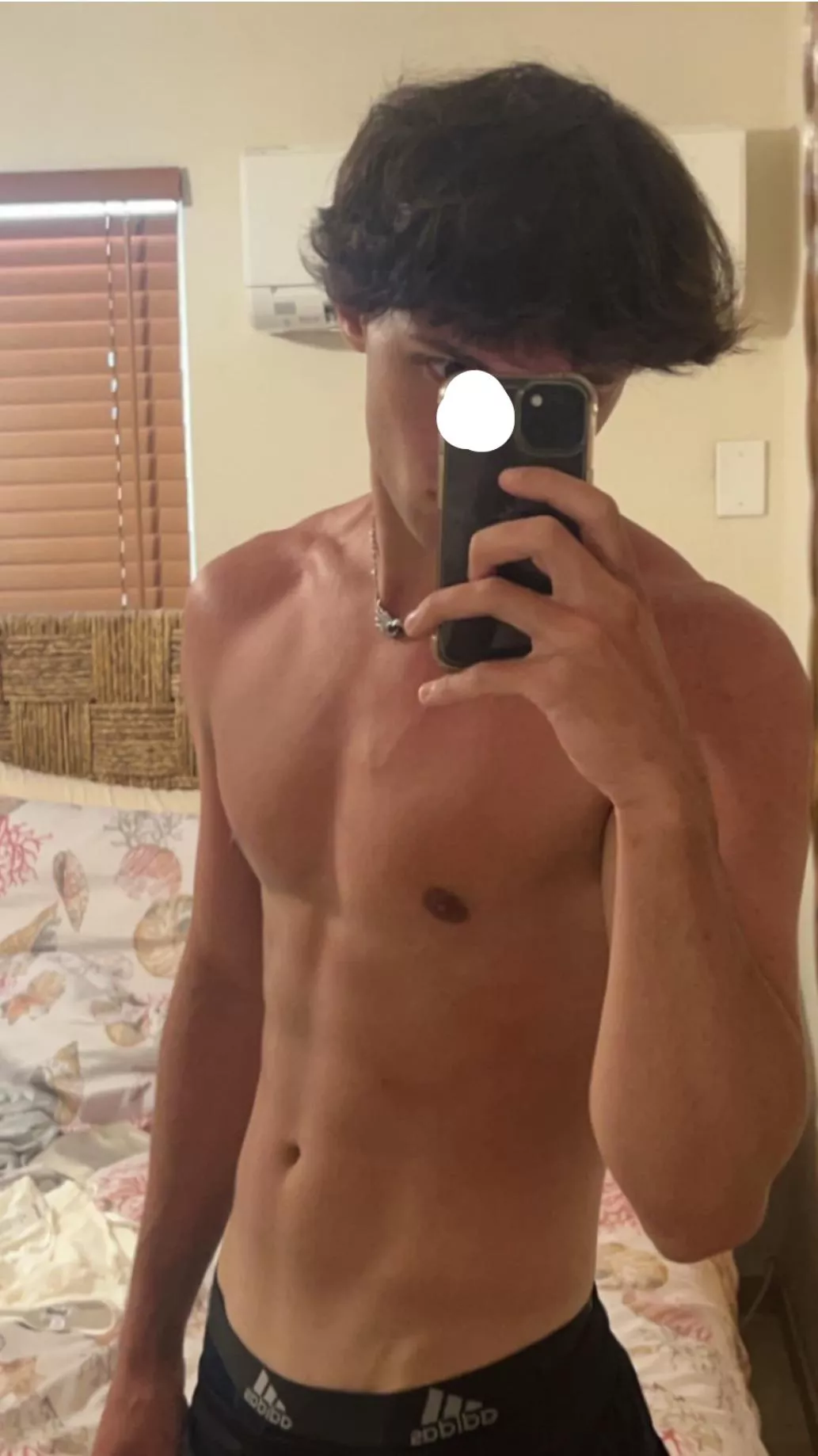 19 top looking for femboy, trans, bottoms add me @kam_notru