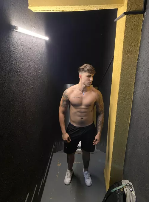 [23] Soccer skills aren't the only thing I'm good at flexing 