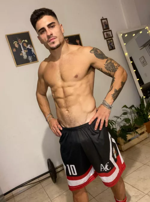 [24] How do you like your abs?