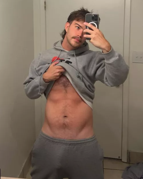 anyone like my sweats? comment for a reveal in your DM’s :)