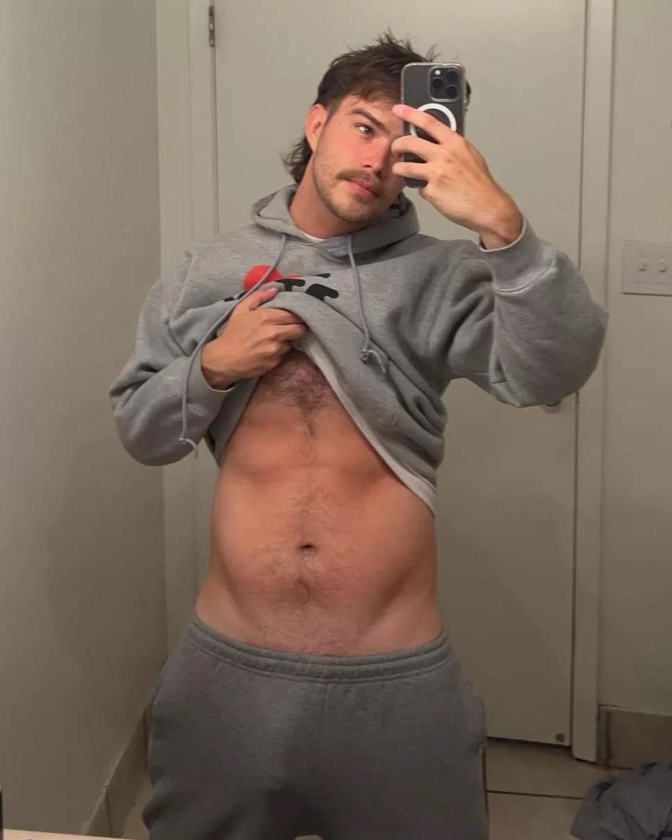anyone like my sweats? comment for a reveal in your DM’s :)