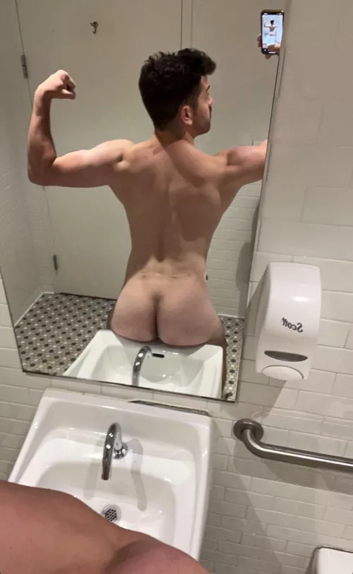 back in my grad school bathroom 