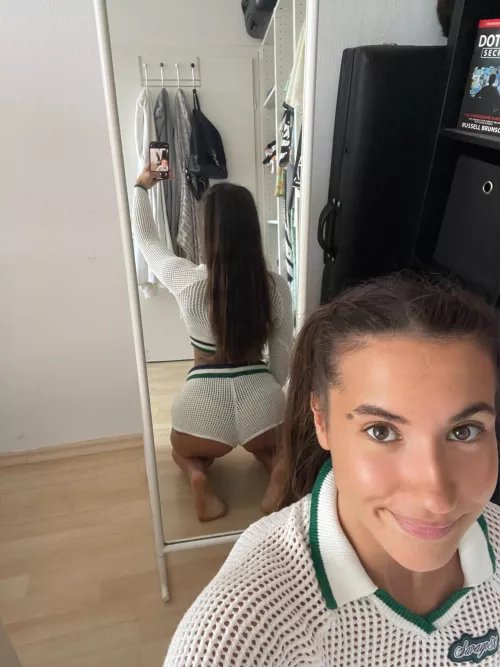 booty in the mirror