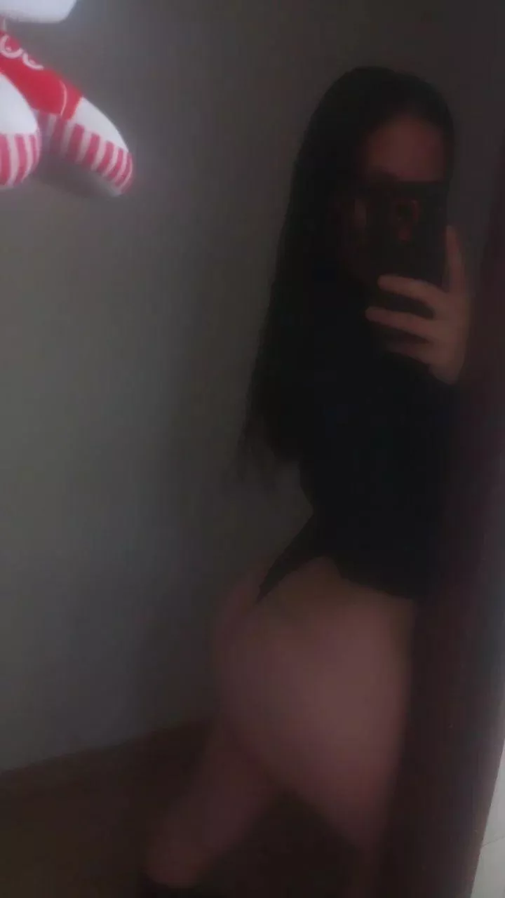 do you want to eat it? 🤤 I have a lot of honey for you, I'm waiting for you darling 😈