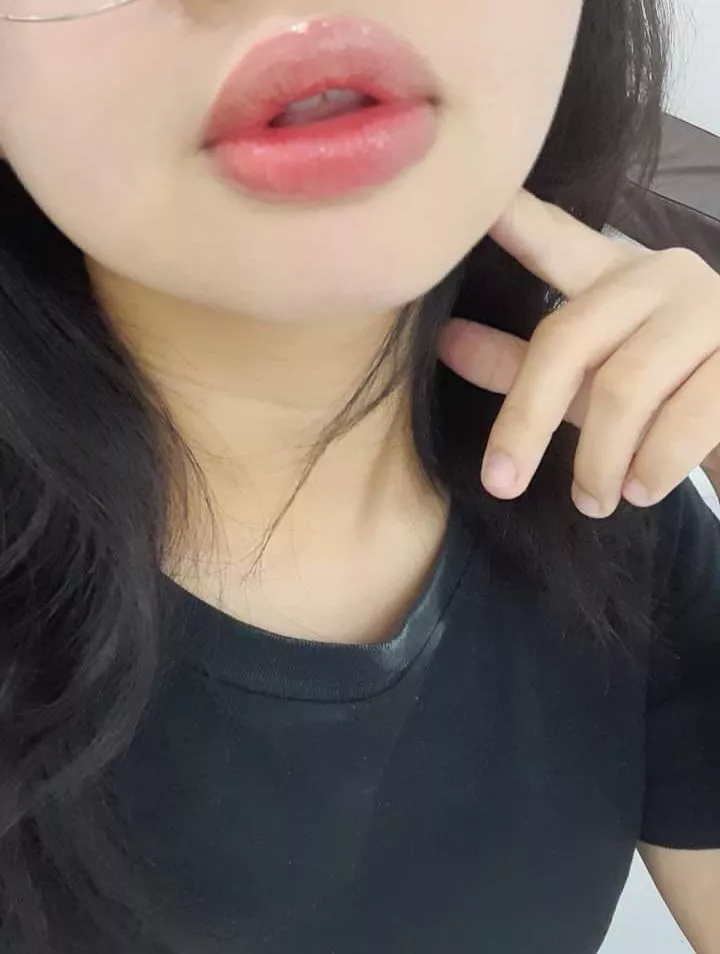 Dont mind the powder on my shirt (f)