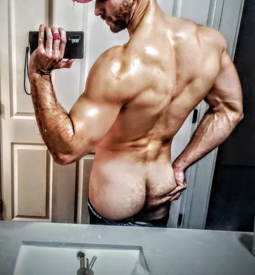 Drag your nails across 