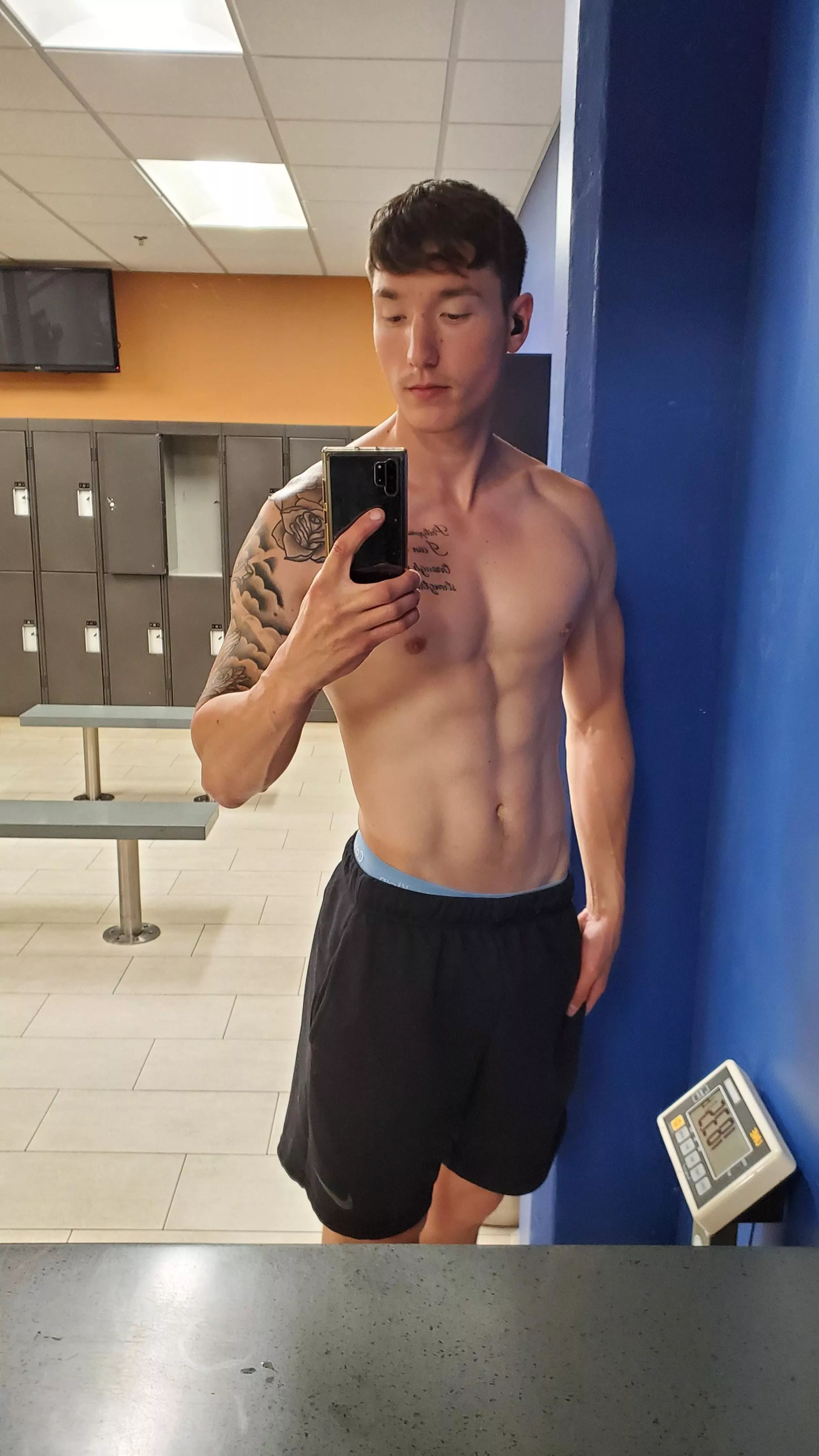 Happy Saturday! Who's keeping me company 😉