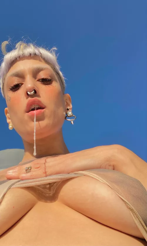 I love it when you are kneeled and thirsty 