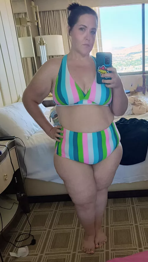 Let's go to the pool 