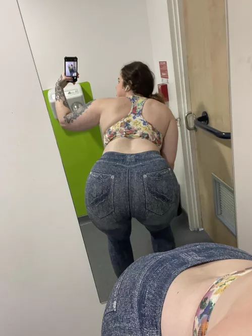 That cake want to be on your face 