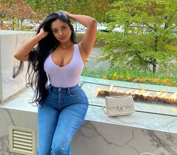 That pose and view of her is amazing