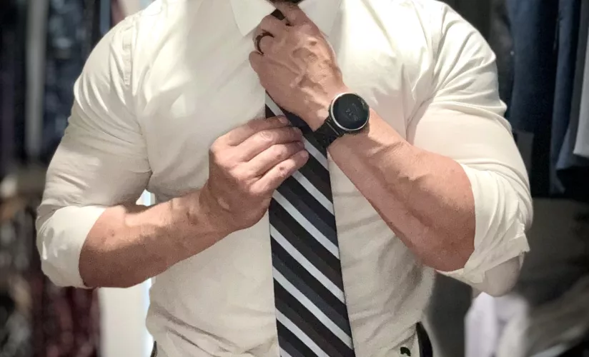 They say men with rolled up sleeves is the male version of cleavage 