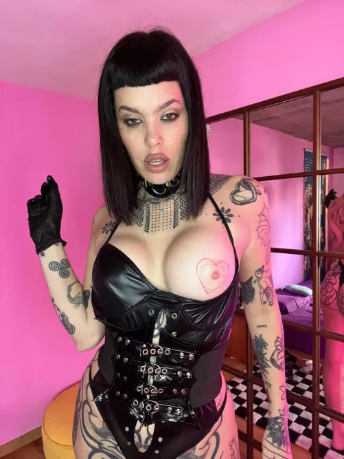 Who wants to be punished by me? [f]