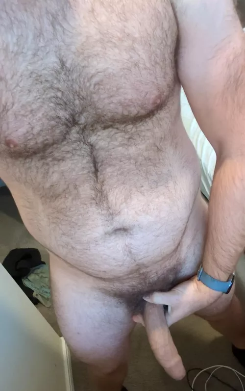27 m good looking hung Aussie guy looking for young hotties to chat with. Show face pls. Sc daaman112