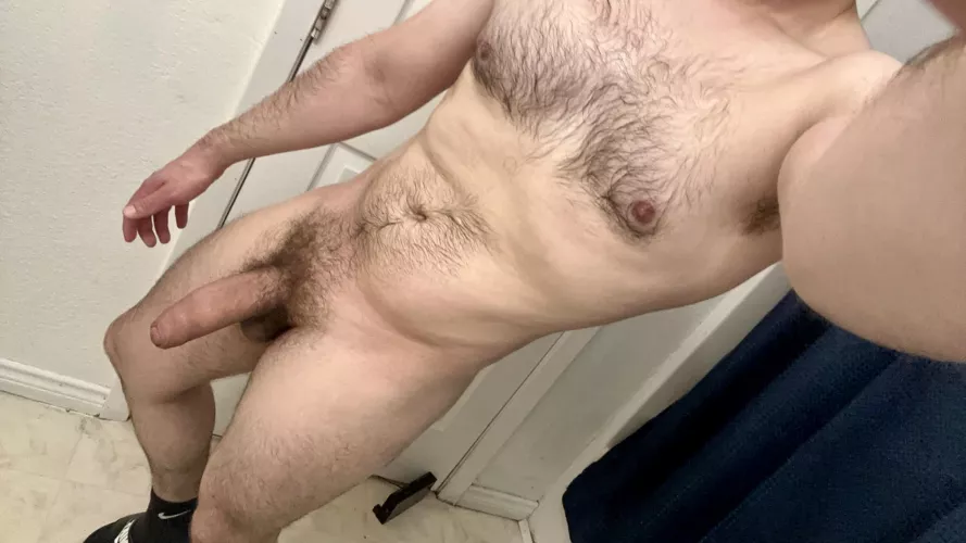 33 m USA fit straight bro. I like showing off. DM me for snap. 