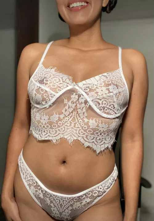 Enjoy my cute smile [F] 